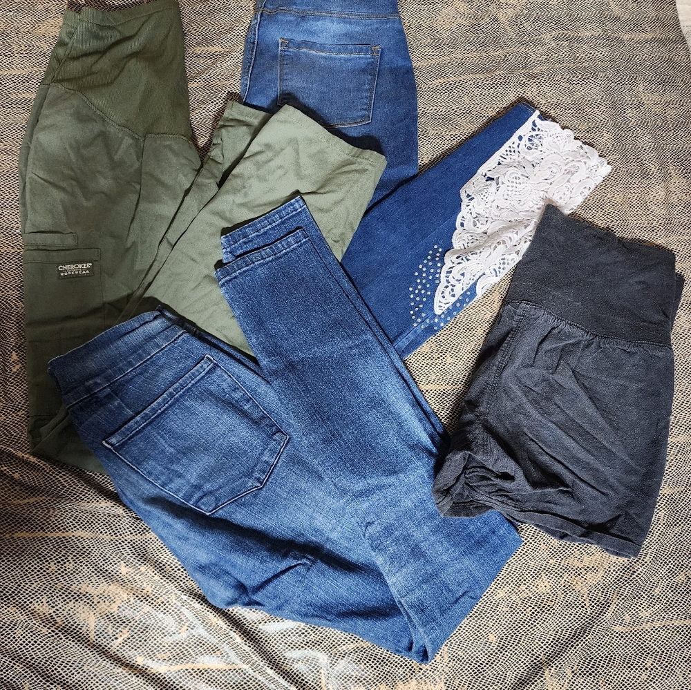 Four pieces lot maternity pants and pair of shorts Cherokee Isabel bdg in denim